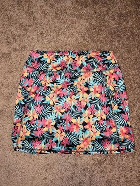 ☘️ Emerald 18 Floral Mini Skort in Black & Pink Size Medium